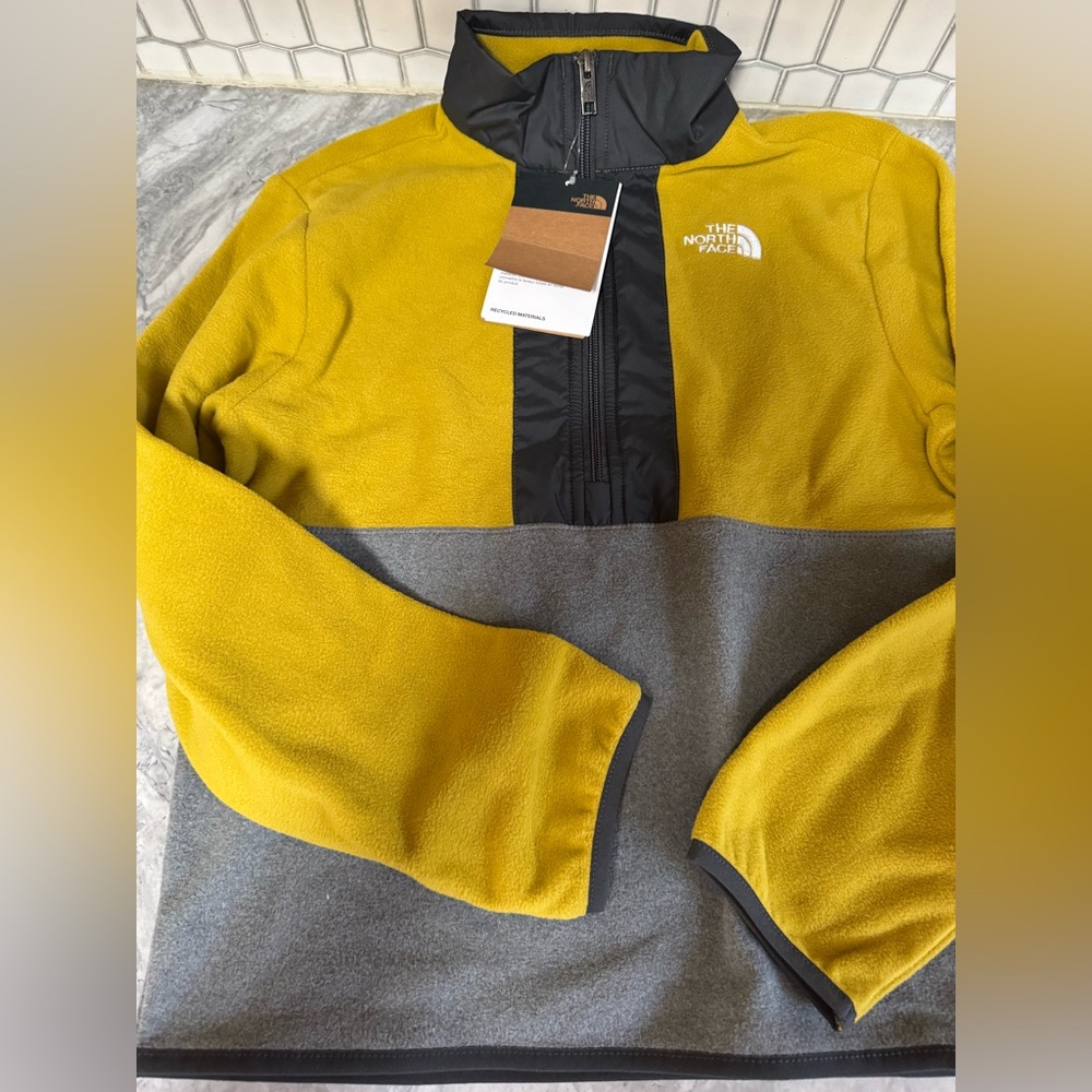 The North Face Black and Gold Fleece Jacket. Unisex Large (teen)
